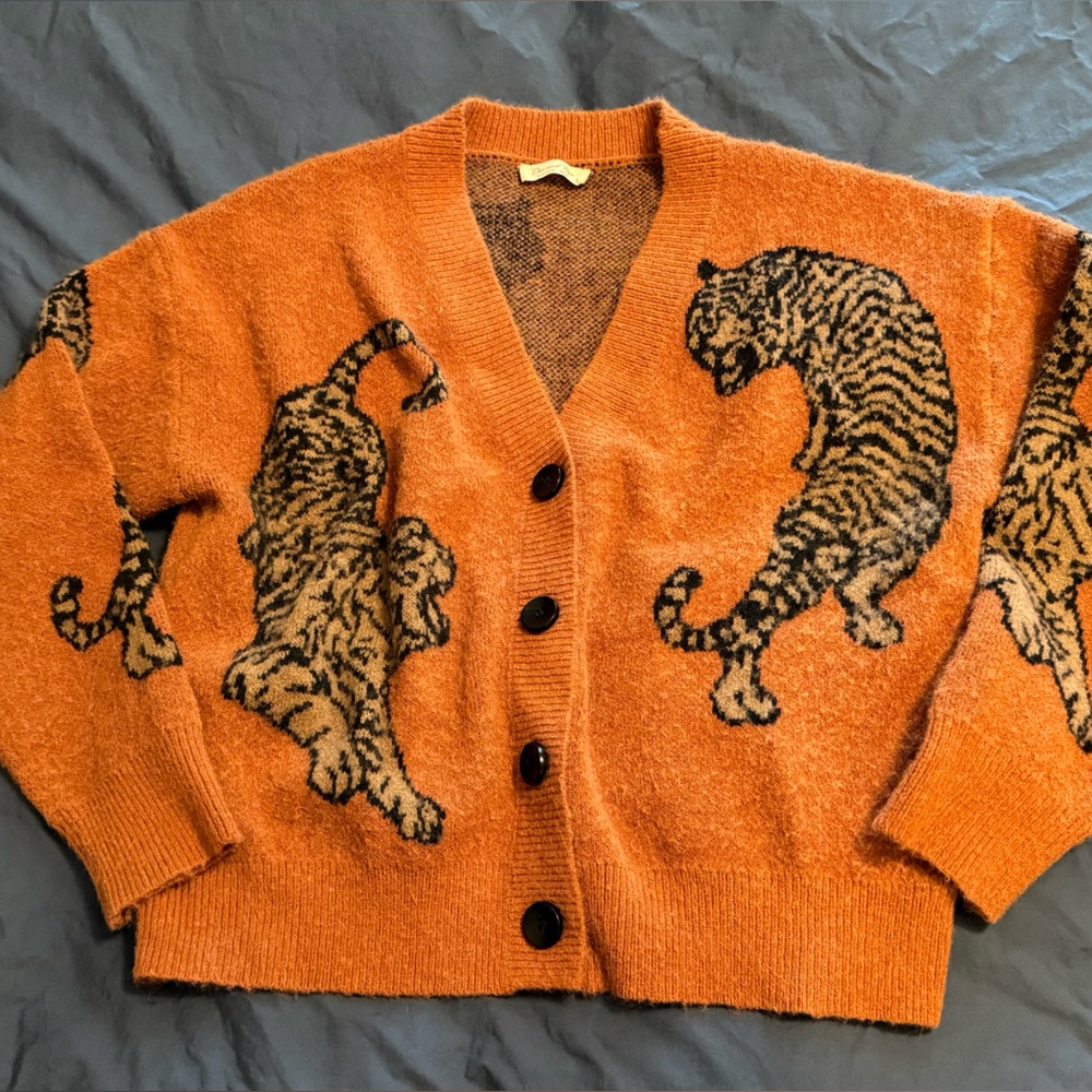 Fuzzy Cozy Tiger Cardigan M